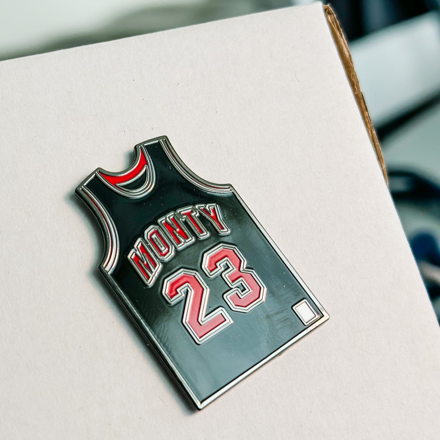Monty Jersey Pin